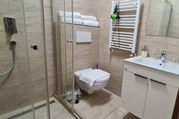 Bed and Breakfast Korona Panzio Hatvan Exterior foto