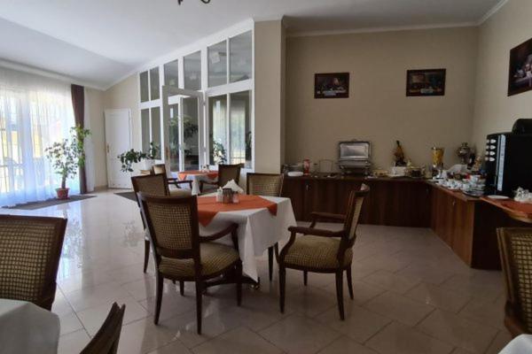 Bed and Breakfast Korona Panzio Hatvan Exterior foto