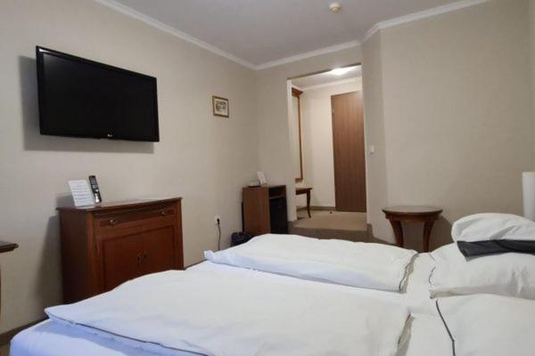 Bed and Breakfast Korona Panzio Hatvan Exterior foto
